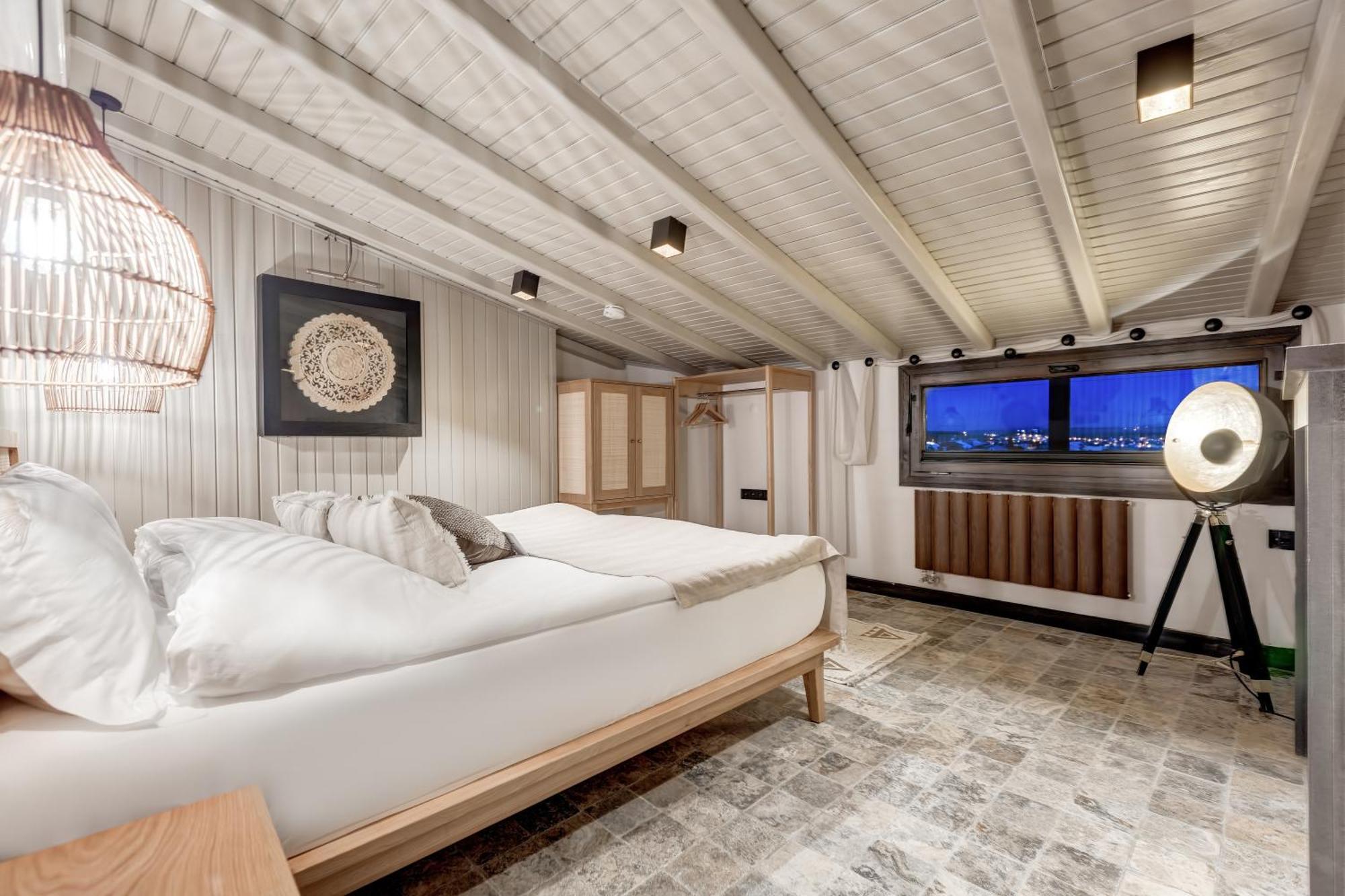 Parna Hotel Cunda Ruang foto
