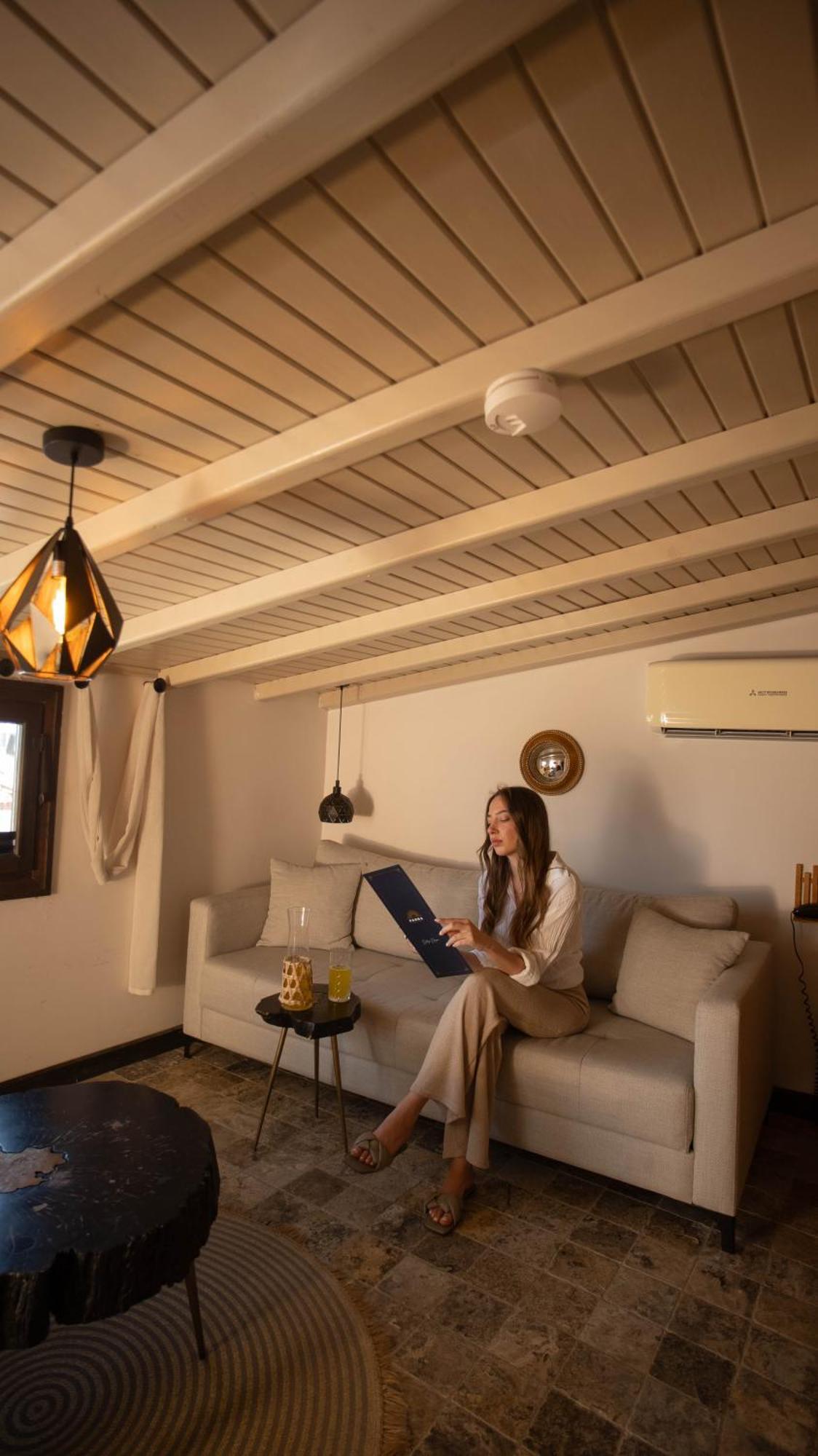 Parna Hotel Cunda Ruang foto