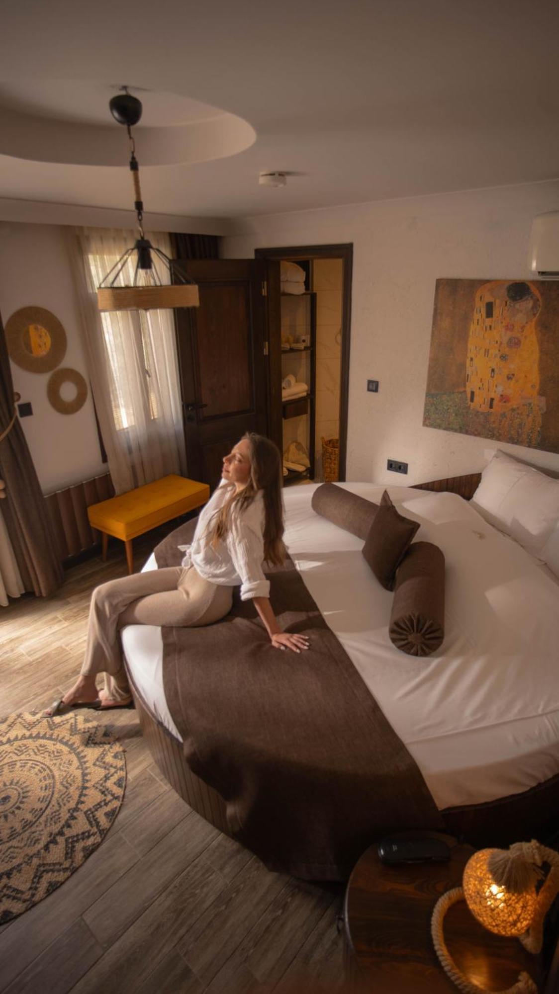 Parna Hotel Cunda Bagian luar foto